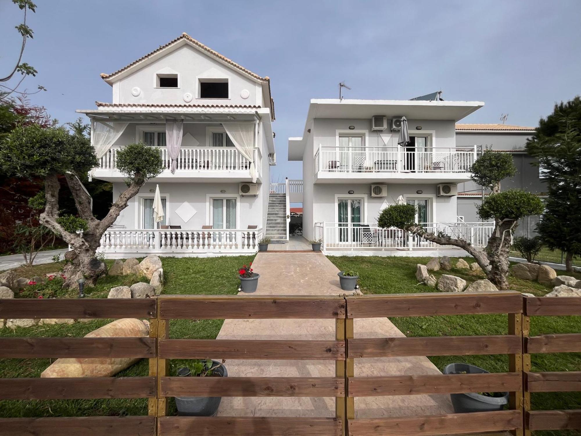 Villa Antonis Deluxe Apartments Амуді Екстер'єр фото