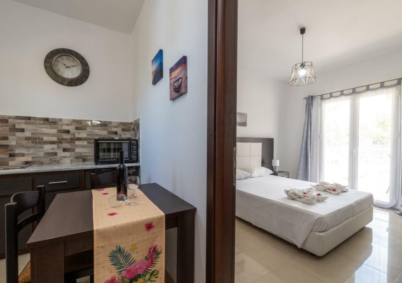 Villa Antonis Deluxe Apartments Амуді Екстер'єр фото